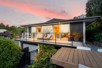 137 Soleares Avenue, Mount Pleasant