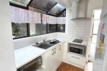 6/327 Hobsonville Street, Hobsonville