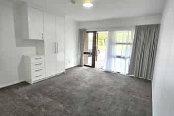 6/327 Hobsonville Street, Hobsonville