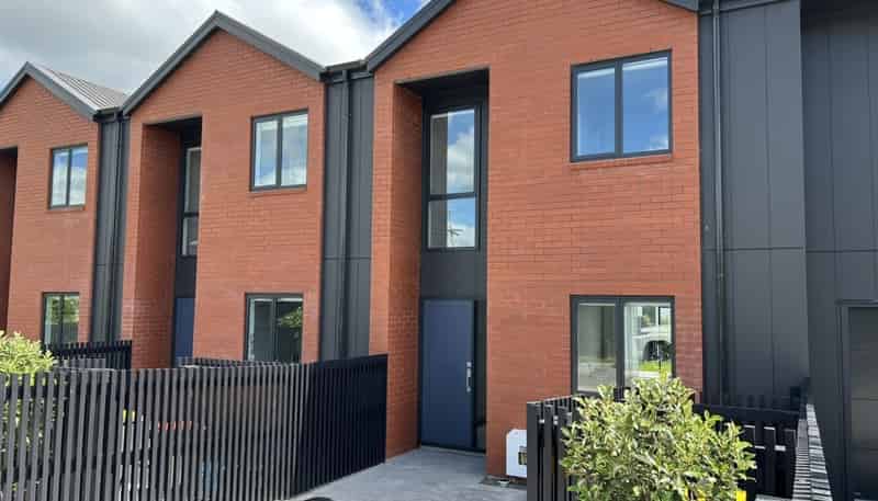 2/24 Akakura Terrace, Glenview