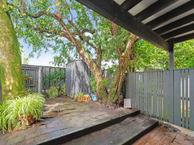 2/11 Owens Road, Epsom