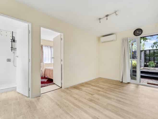 2/11 Owens Road, Epsom