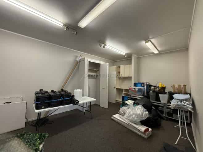 Modern Industrial Unit with Car Parks  - 532sqm