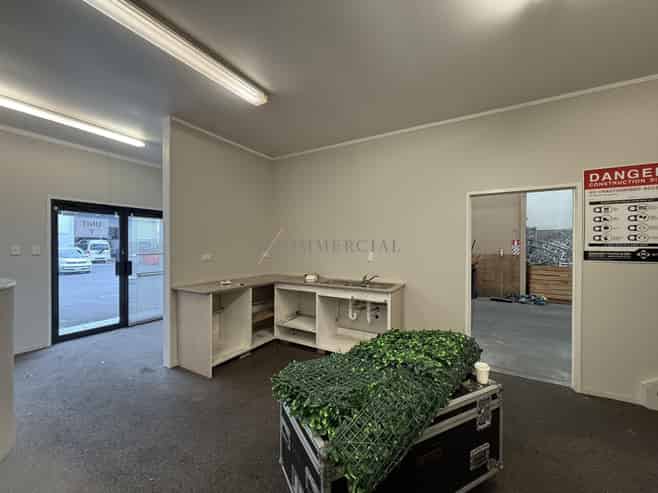 Modern Industrial Unit with Car Parks  - 532sqm