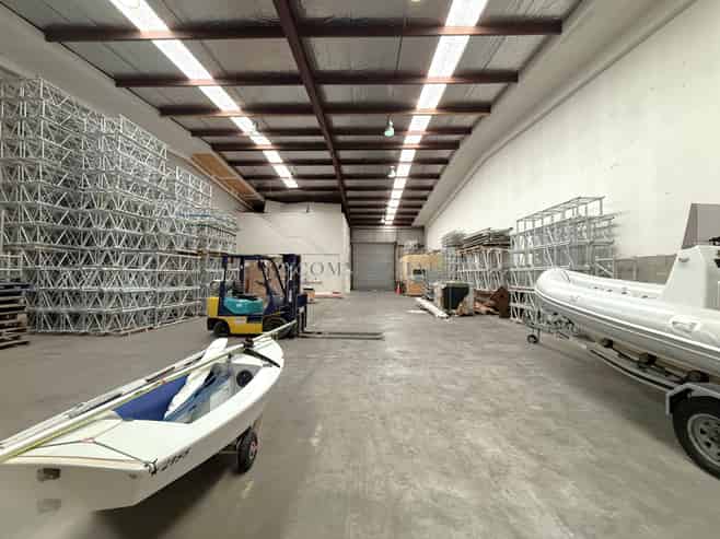 Modern Industrial Unit with Car Parks  - 532sqm