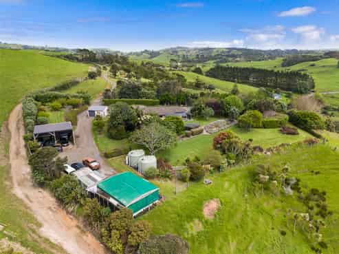 443 Lees Gully Road, Pollok