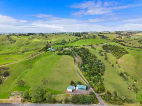 443 Lees Gully Road, Pollok