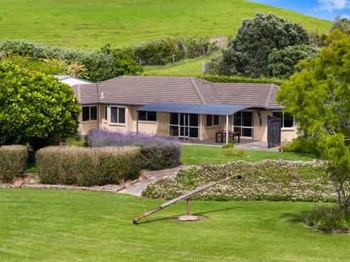 443 Lees Gully Road, Pollok