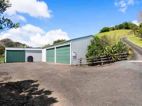 443 Lees Gully Road, Pollok