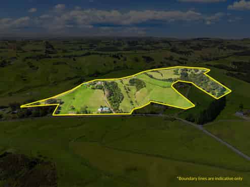 443 Lees Gully Road, Pollok