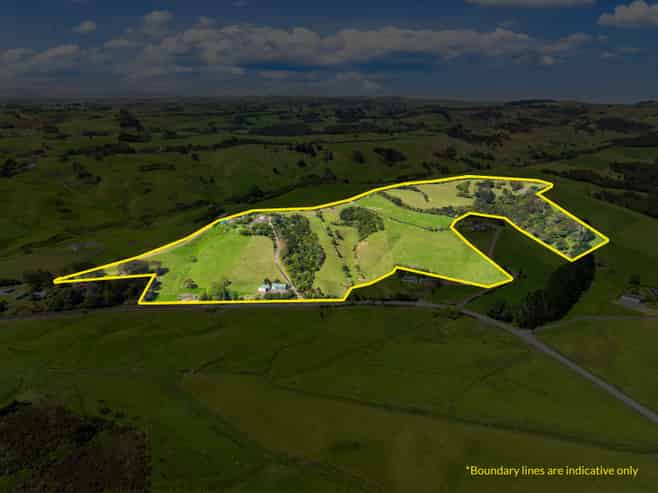 443 Lees Gully Road, Pollok