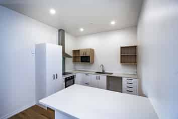 Versatile work-live unit