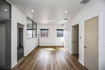 Versatile work-live unit