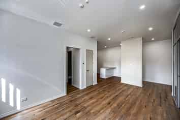 Versatile work-live unit