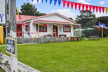 8 Iona Road, Great Barrier Island