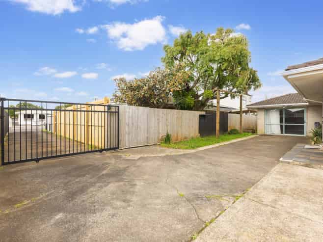 14 Motatau Road, Papatoetoe