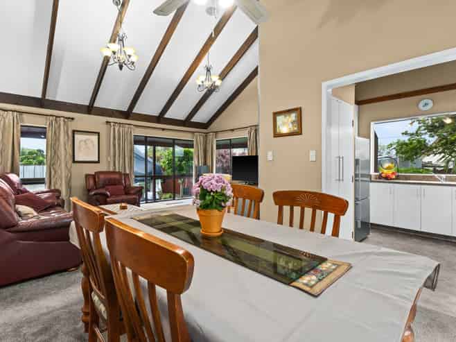 38 Allens Lane, Clive