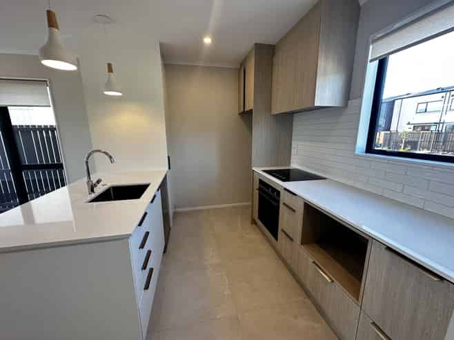 1 Te Aniwaniwa Terrace, Albany