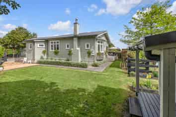 17 Griggs Road, Whitford