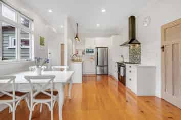 17 Griggs Road, Whitford