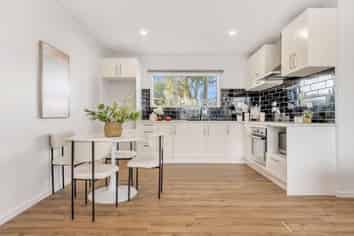 3/4 Moreland Rd, Mount Albert