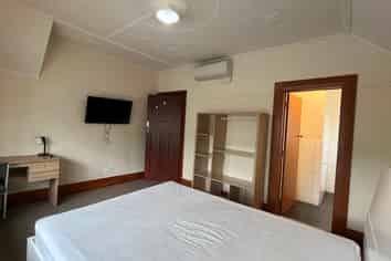 Room 2/ 35 Heriot Row, Dunedin Central