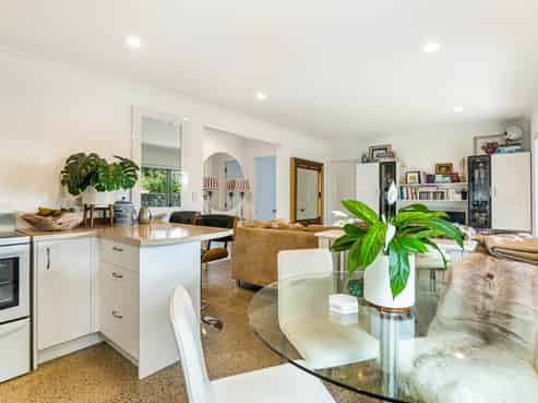 96 Bay Street, Red Beach