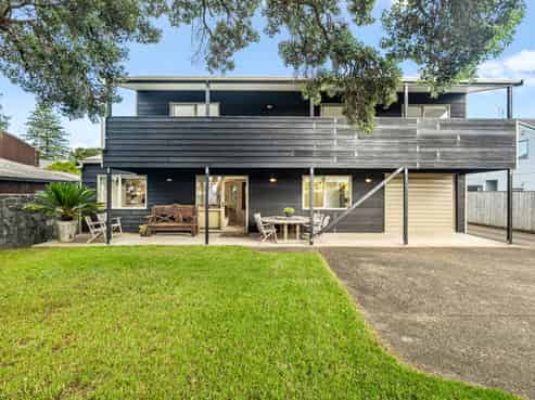 96 Bay Street, Red Beach