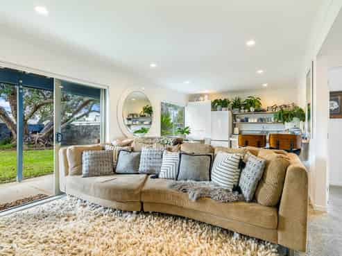 96 Bay Street, Red Beach