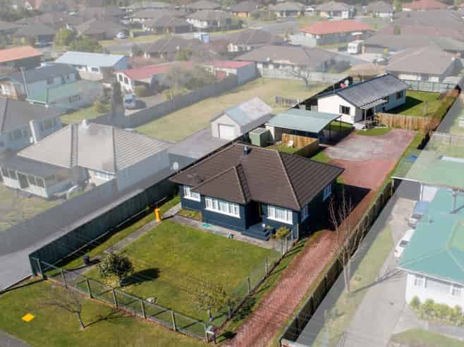 24 and 24A Shirley Street, Mangakakahi