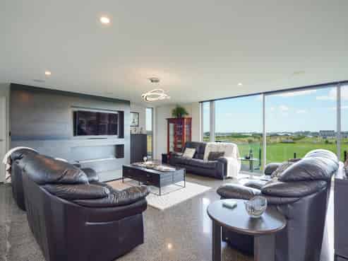 89 Sunrise Drive, SEAWARD BUSH