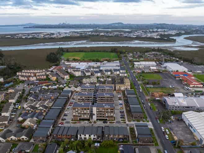 3 Rauemi Way, Te Atatu South