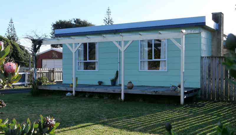 27 Moana St, Otaki Beach