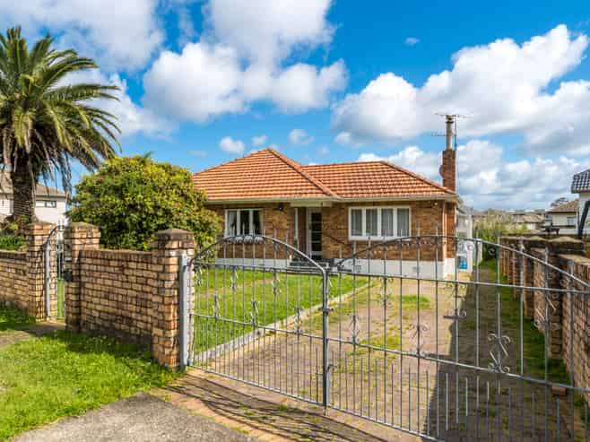 86 Mcleod Road, Te Atatu South