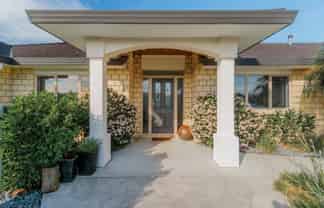 16 Palliser Drive, Huntington