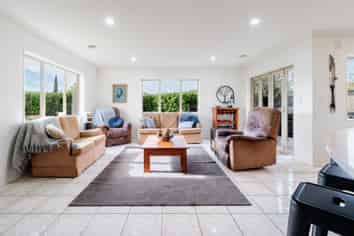 16 Palliser Drive, Huntington