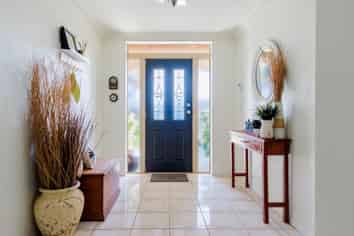 16 Palliser Drive, Huntington