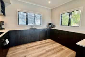 93 Oak Road, Poraiti