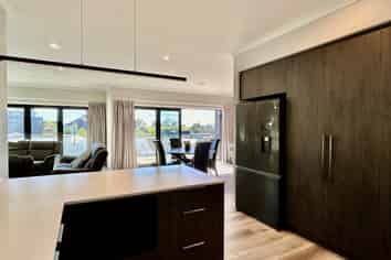 93 Oak Road, Poraiti