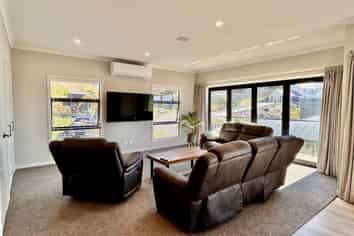 93 Oak Road, Poraiti