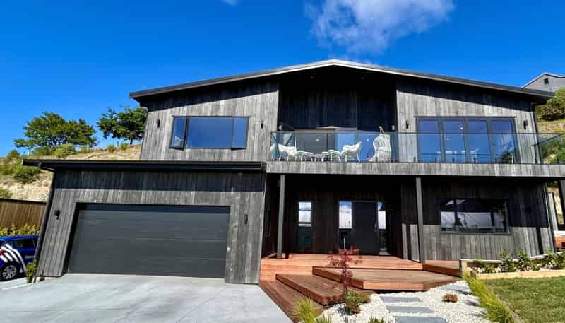 93 Oak Road, Poraiti