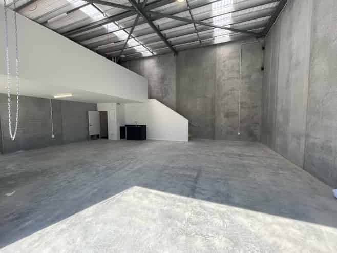 Unit with all the boxes ticked!