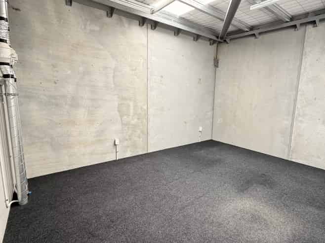 Unit with all the boxes ticked!