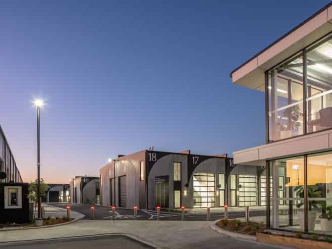 Unit with all the boxes ticked!