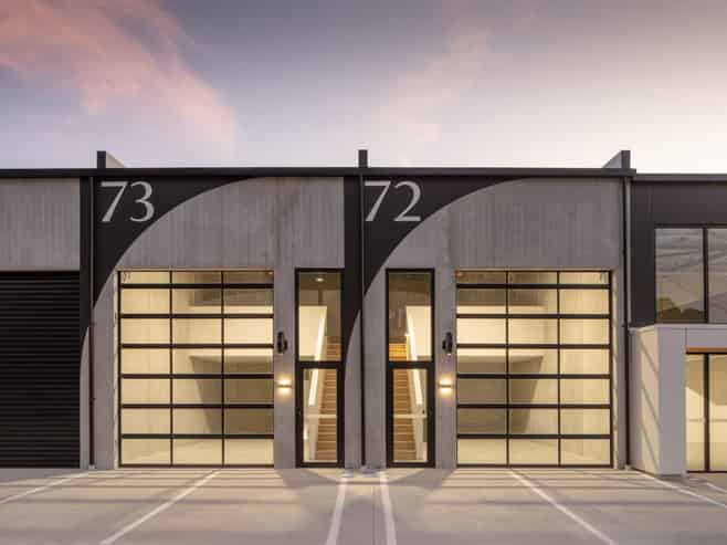 Unit with all the boxes ticked!