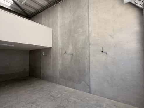 Unit with all the boxes ticked!