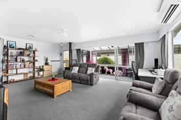 17 Roskilda Crescent, Taradale