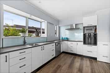 17 Roskilda Crescent, Taradale