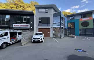 Tidy city-fringe office space with on-site parking