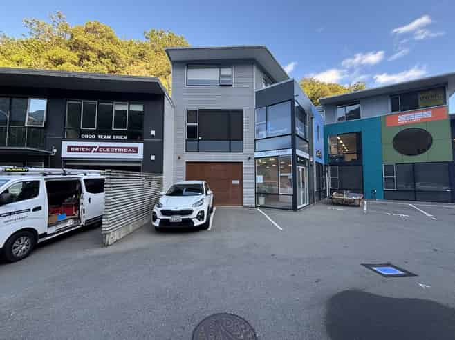 Tidy city-fringe office space with on-site parking